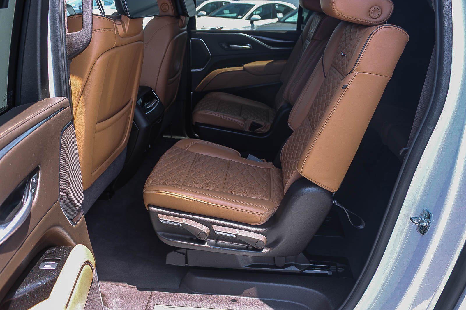 Used 2024 Cadillac Escalade ESV Sport w/ LPO, ONYX Package AWD/4WD image 19