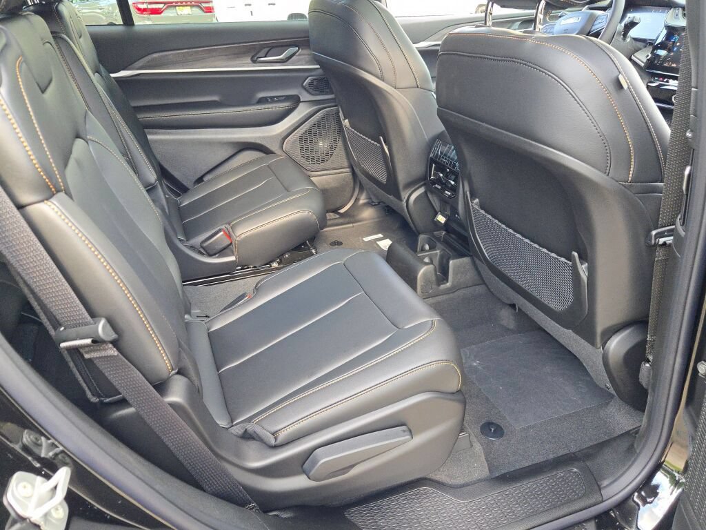New 2026 Jeep Grand Cherokee L Limited AWD/4WD image 17