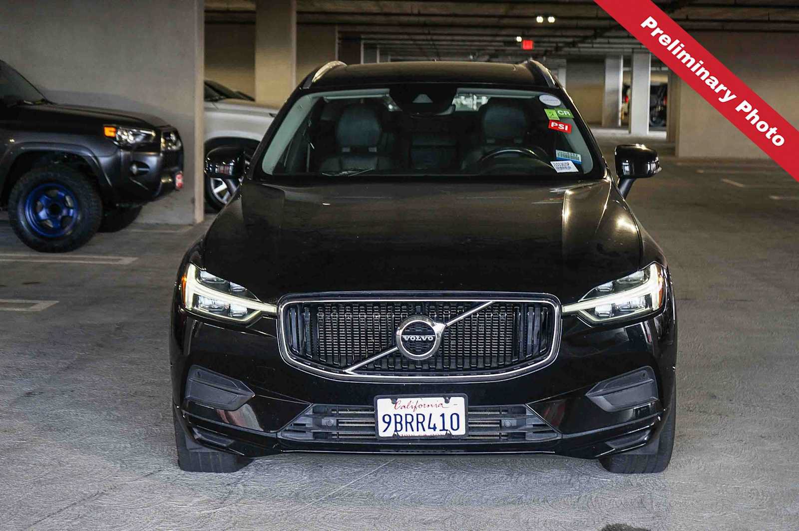 Used 2018 Volvo XC60 T5 Momentum w/ Vision Package AWD/4WD image 2