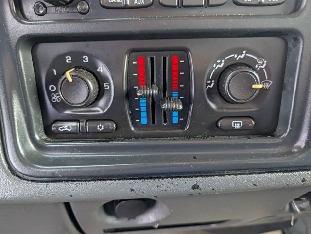 Used 2005 GMC Sierra 2500 SLE w/ Skid Plate Package image 13