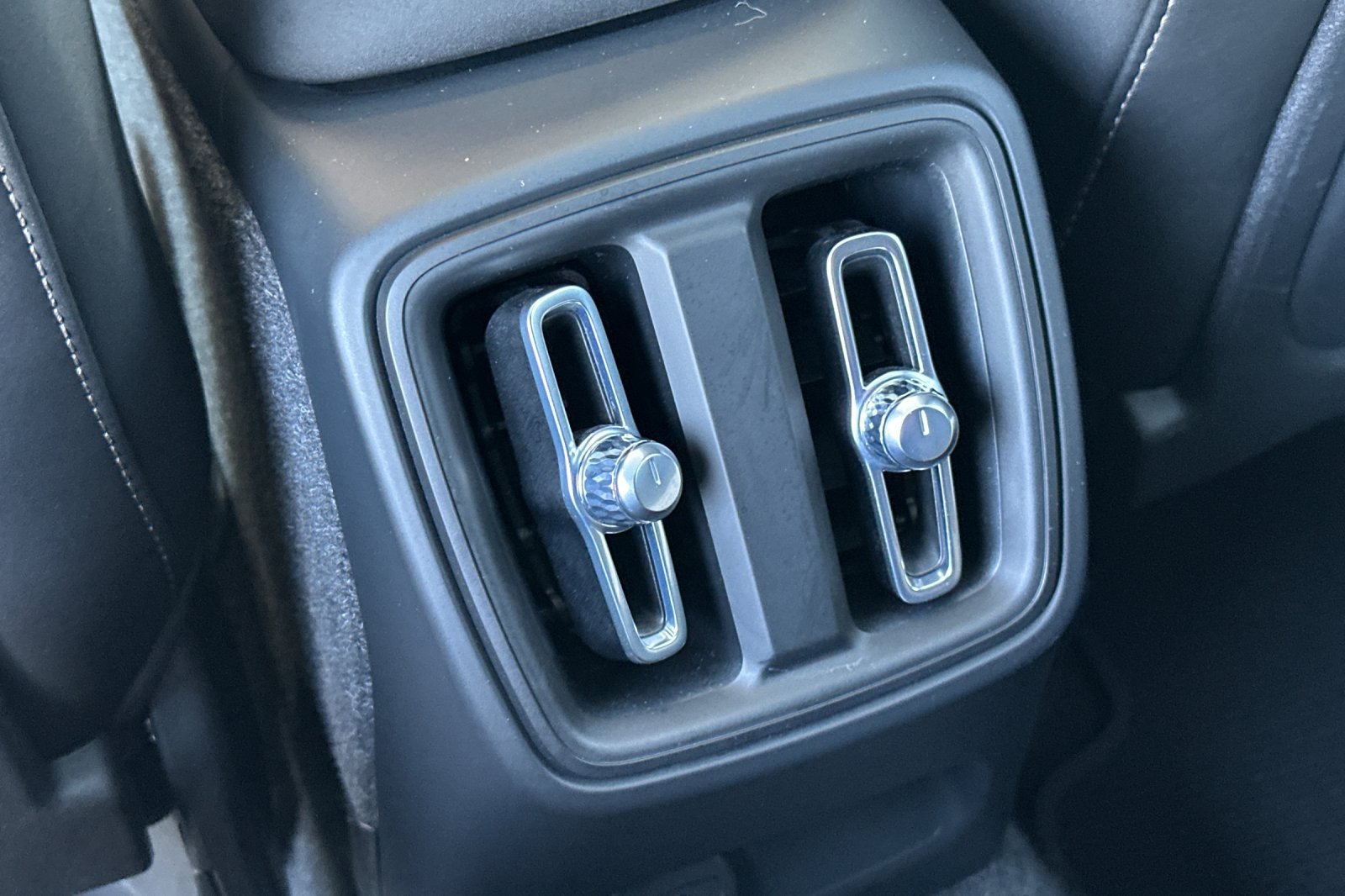 Certified 2023 Volvo C40 Recharge Core AWD/4WD image 14