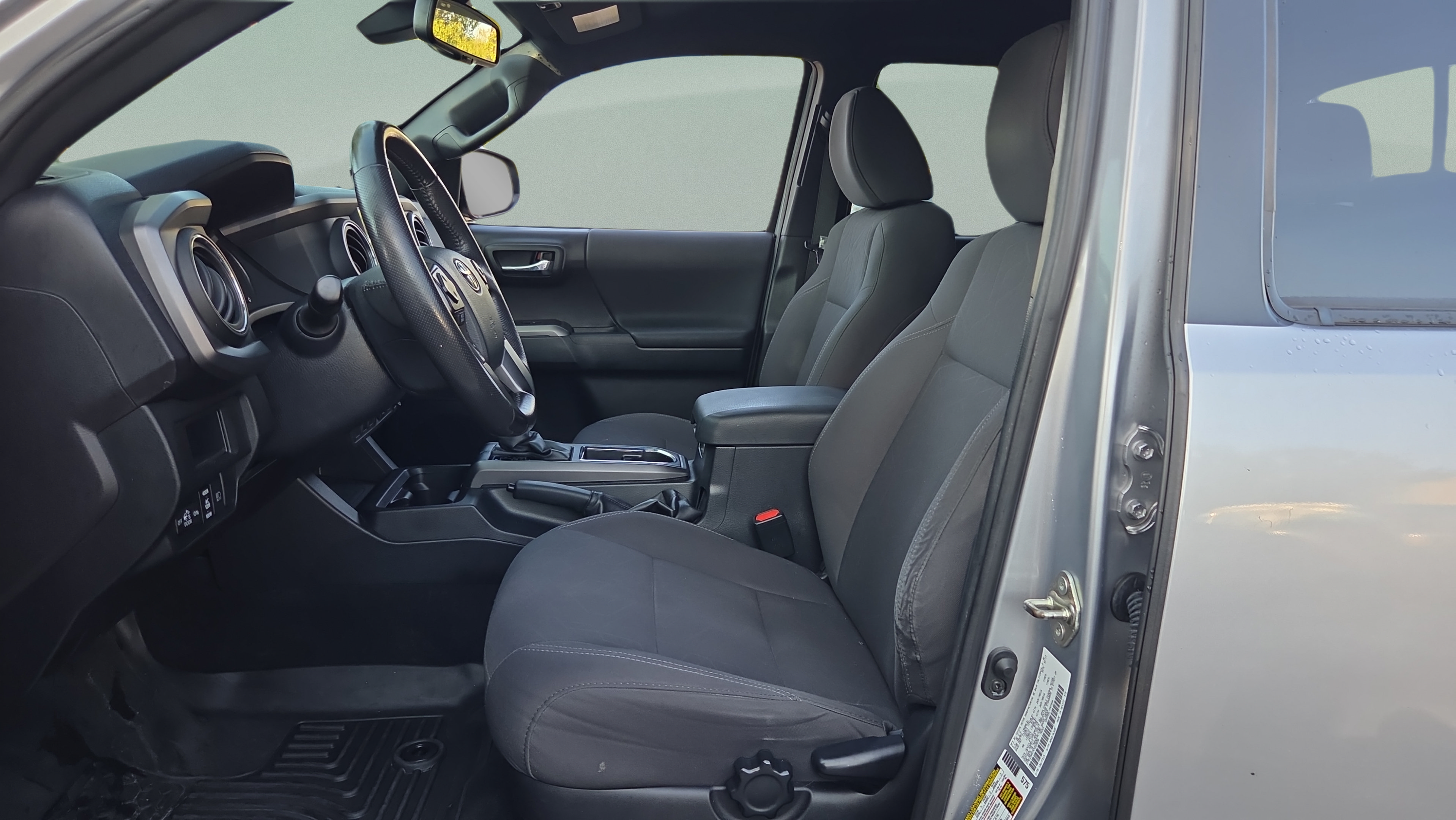 Used 2019 Toyota Tacoma TRD Off-Road AWD/4WD image 9
