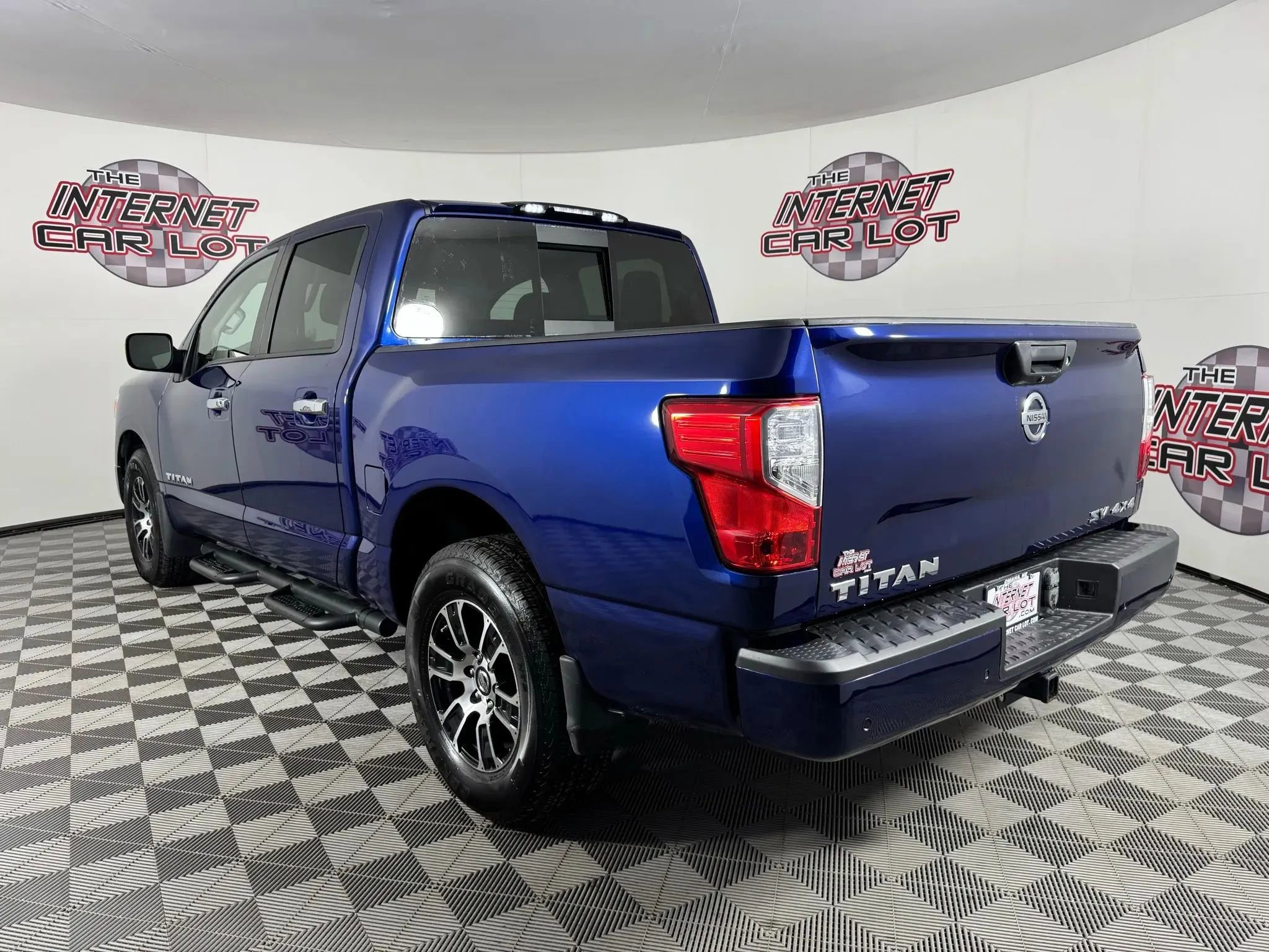 Used 2021 Nissan Titan SV w/ SV Convenience Package image 5