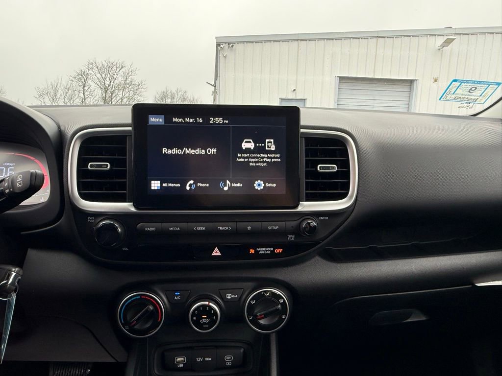 Certified 2025 Hyundai Venue SE image 20