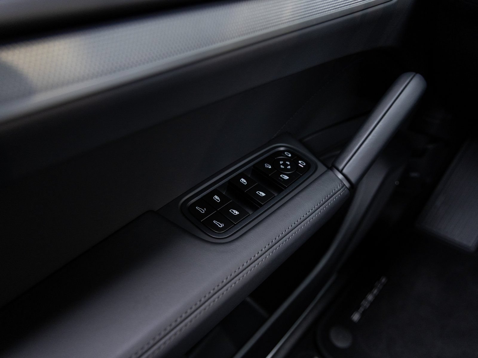 New 2026 Porsche Cayenne AWD/4WD image 22