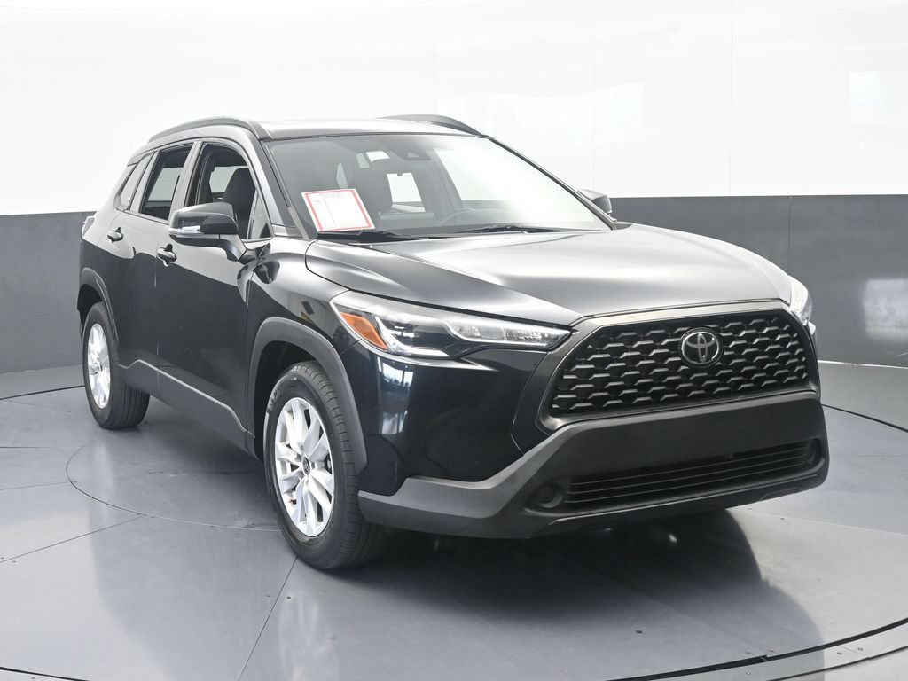Used 2022 Toyota Corolla Cross LE w/ Moonroof Package FWD image 9