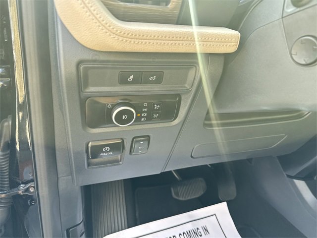 Used 2024 Ford Expedition Limited image 16