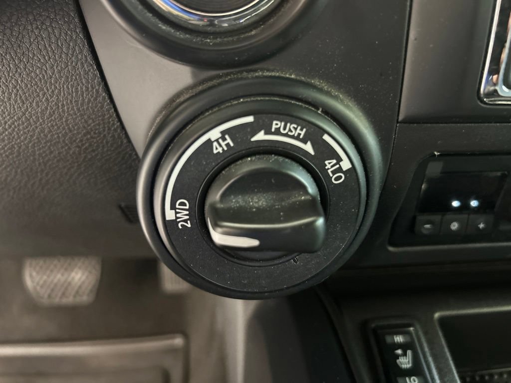 Used 2018 Nissan Titan SV w/ SV Convenience Package AWD/4WD image 50
