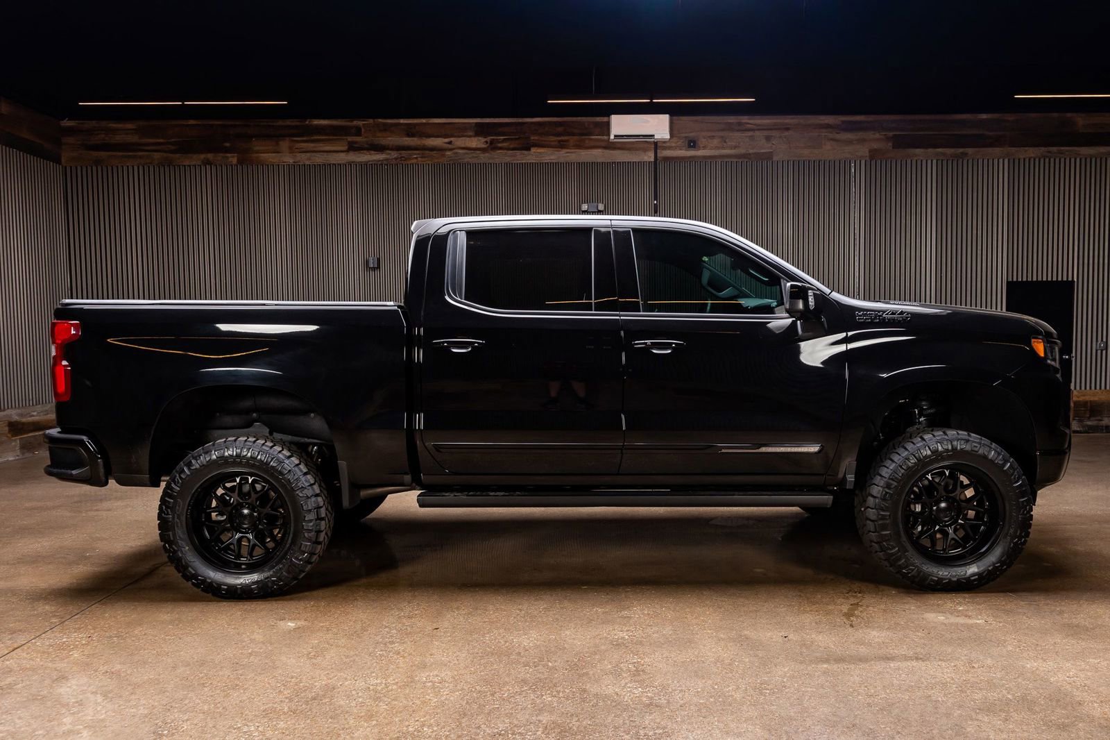 Used 2025 Chevrolet Silverado 1500 High Country w/ Midnight Edition image 11