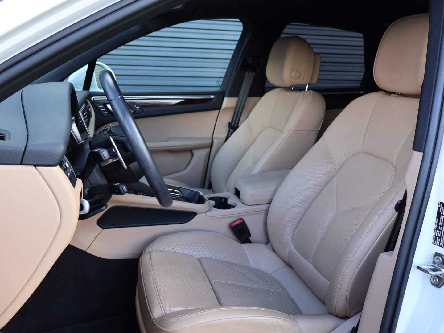 Certified 2023 Porsche Macan S AWD/4WD image 5