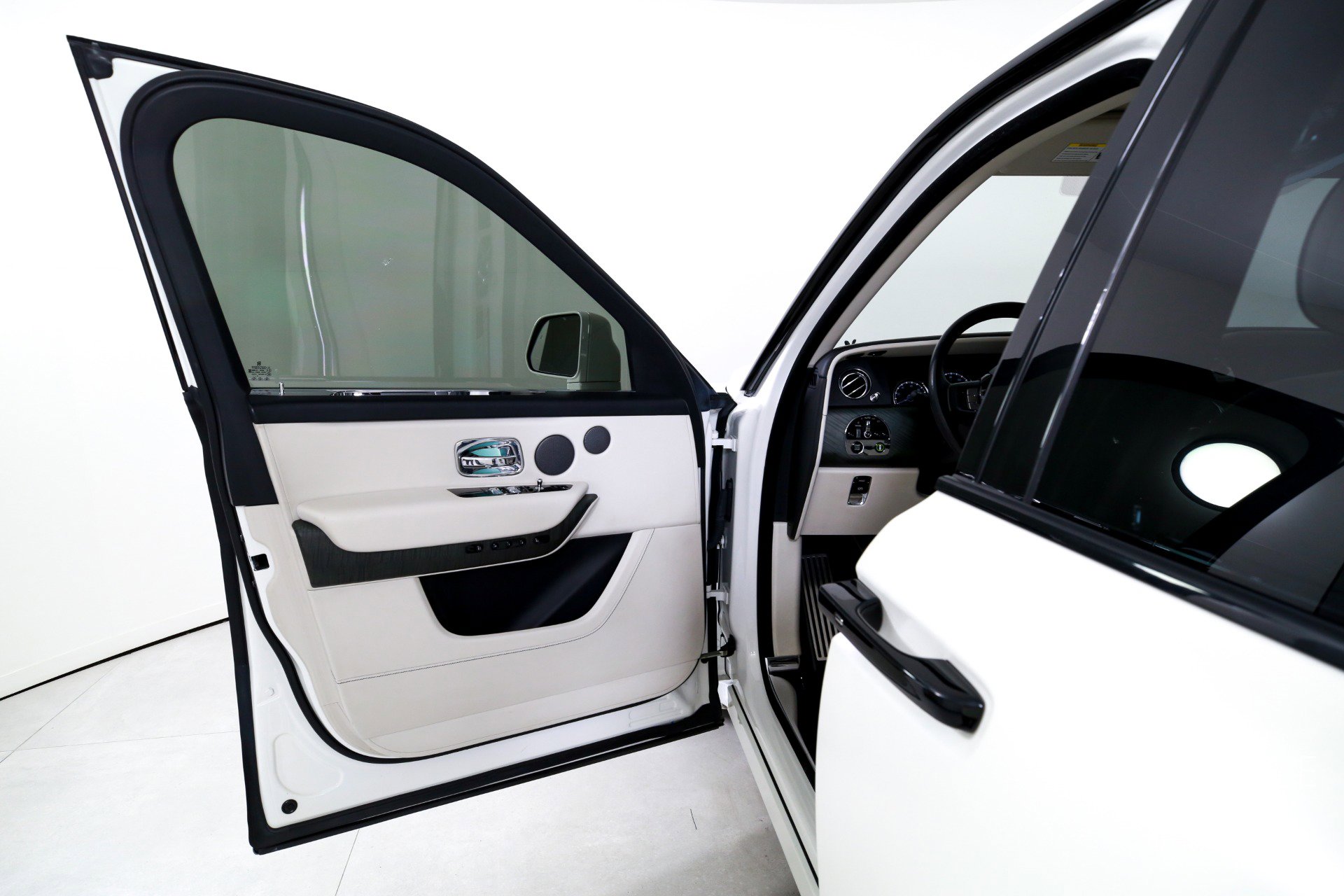 Used 2020 Rolls-Royce Cullinan image 11