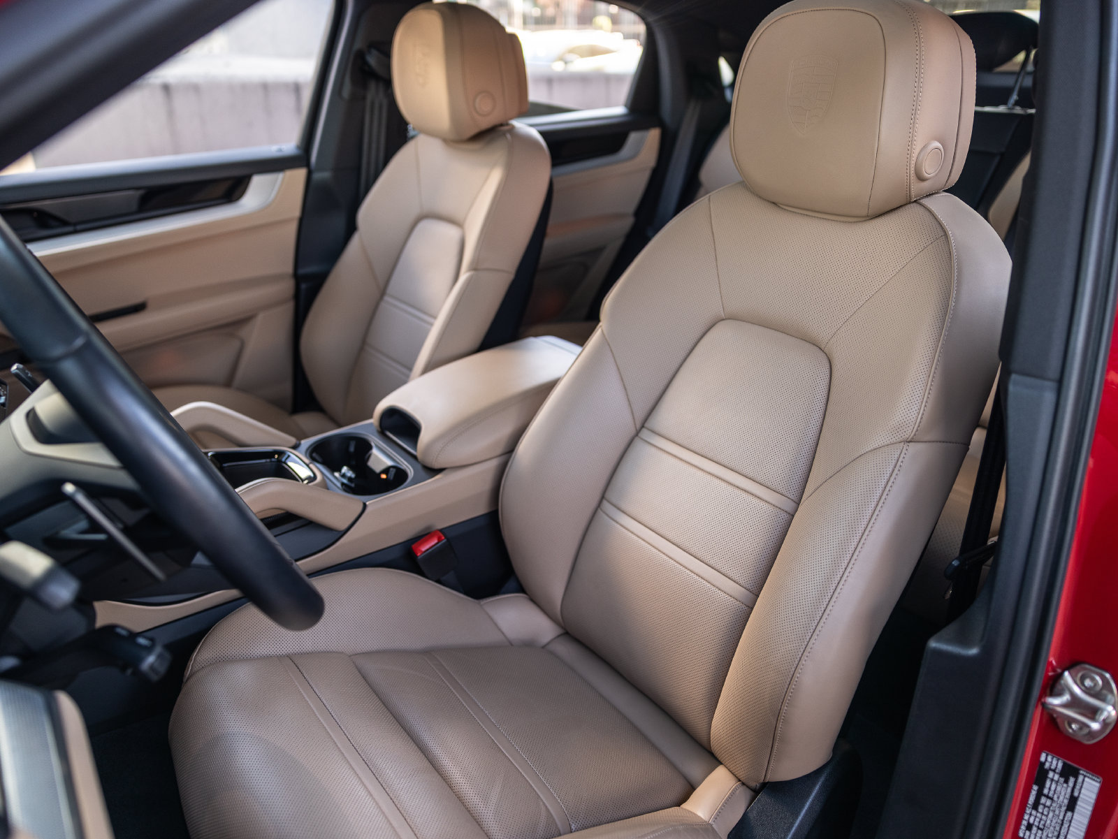 Certified 2025 Porsche Cayenne E-Hybrid Coupe AWD/4WD image 5