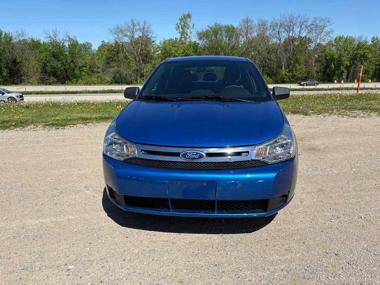 Used 2010 Ford Focus SE FWD image 2
