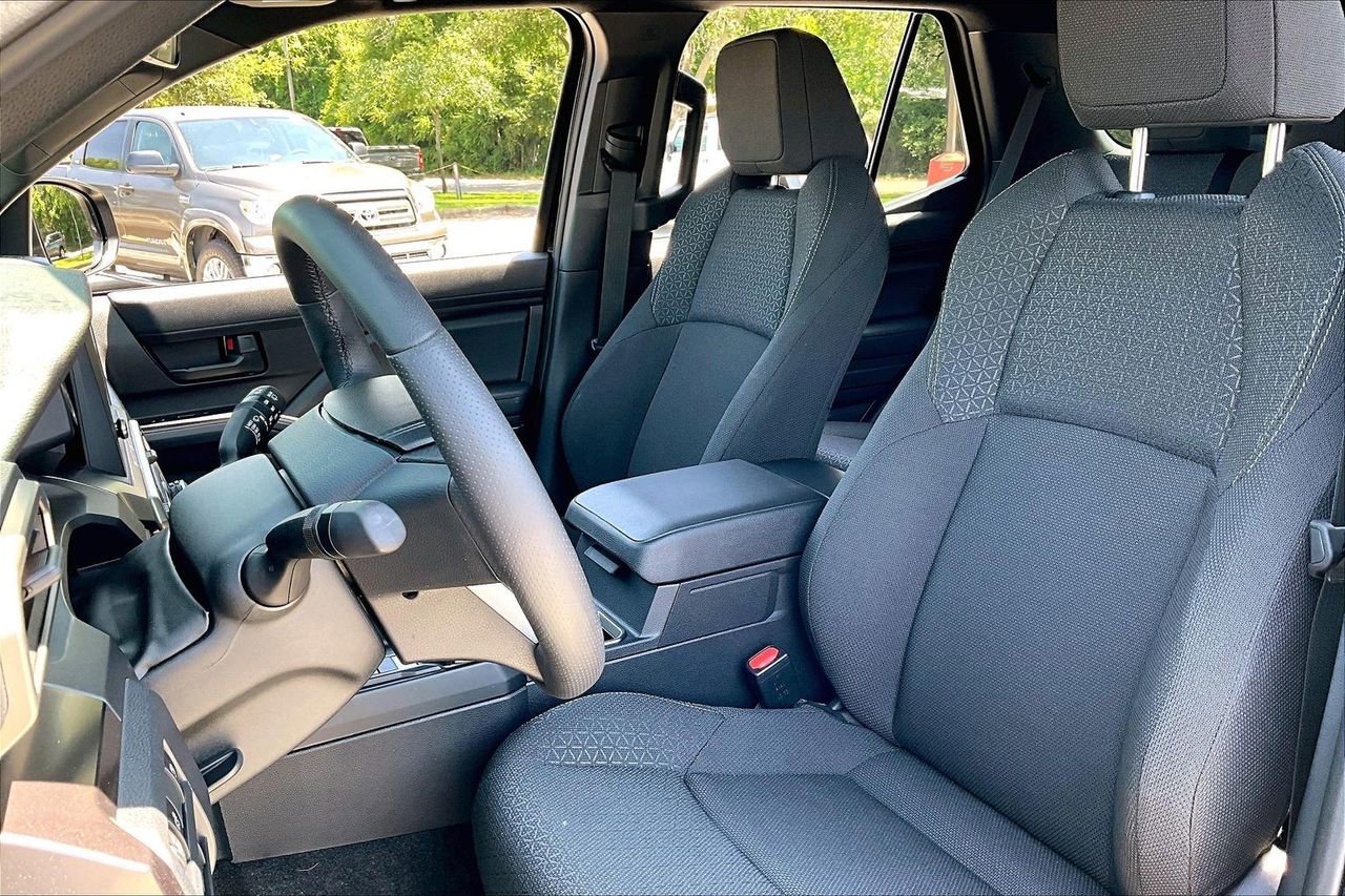 Used 2025 Toyota 4Runner SR5 AWD/4WD image 18