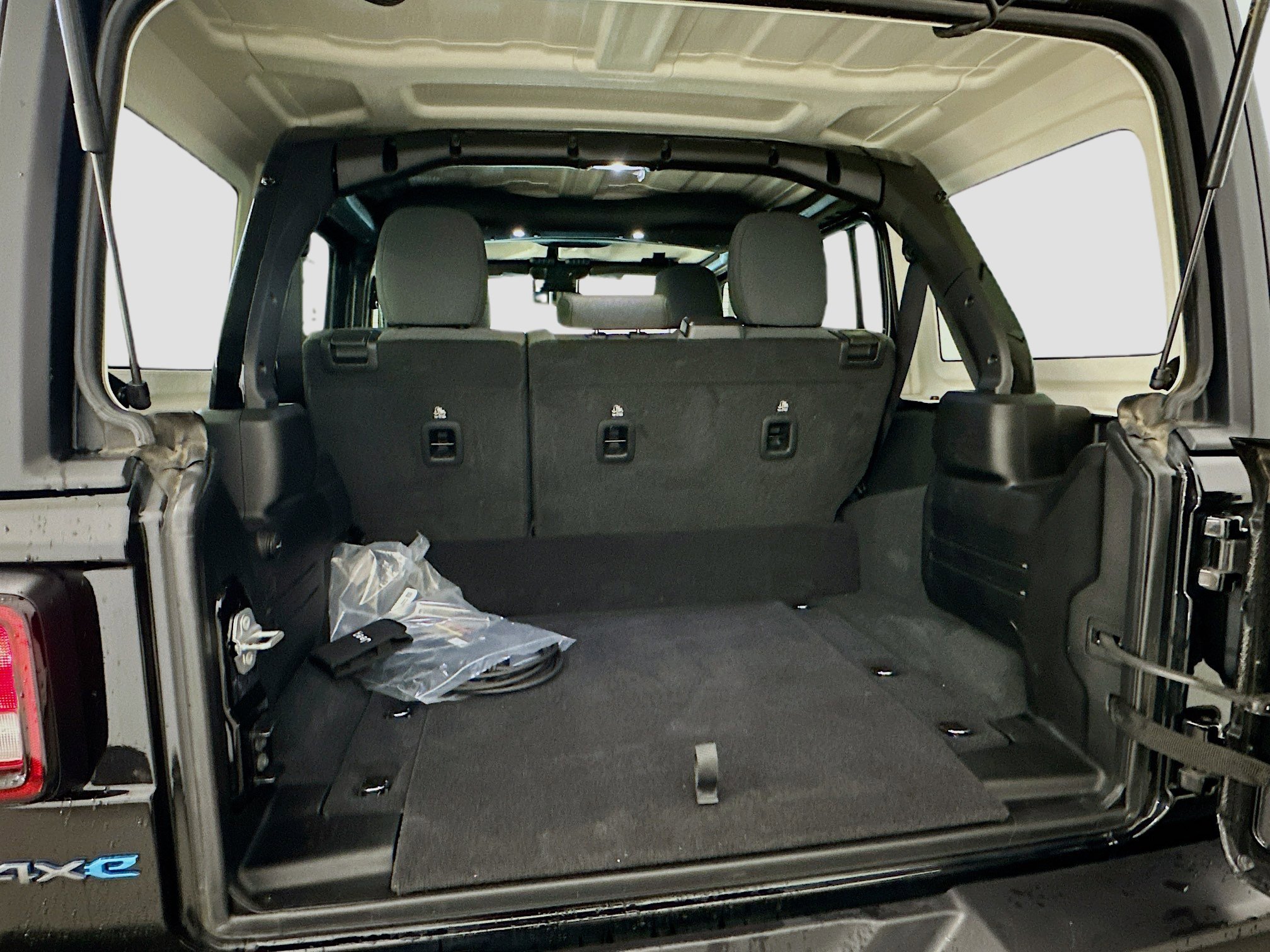 Used 2025 Jeep Wrangler Willys image 29