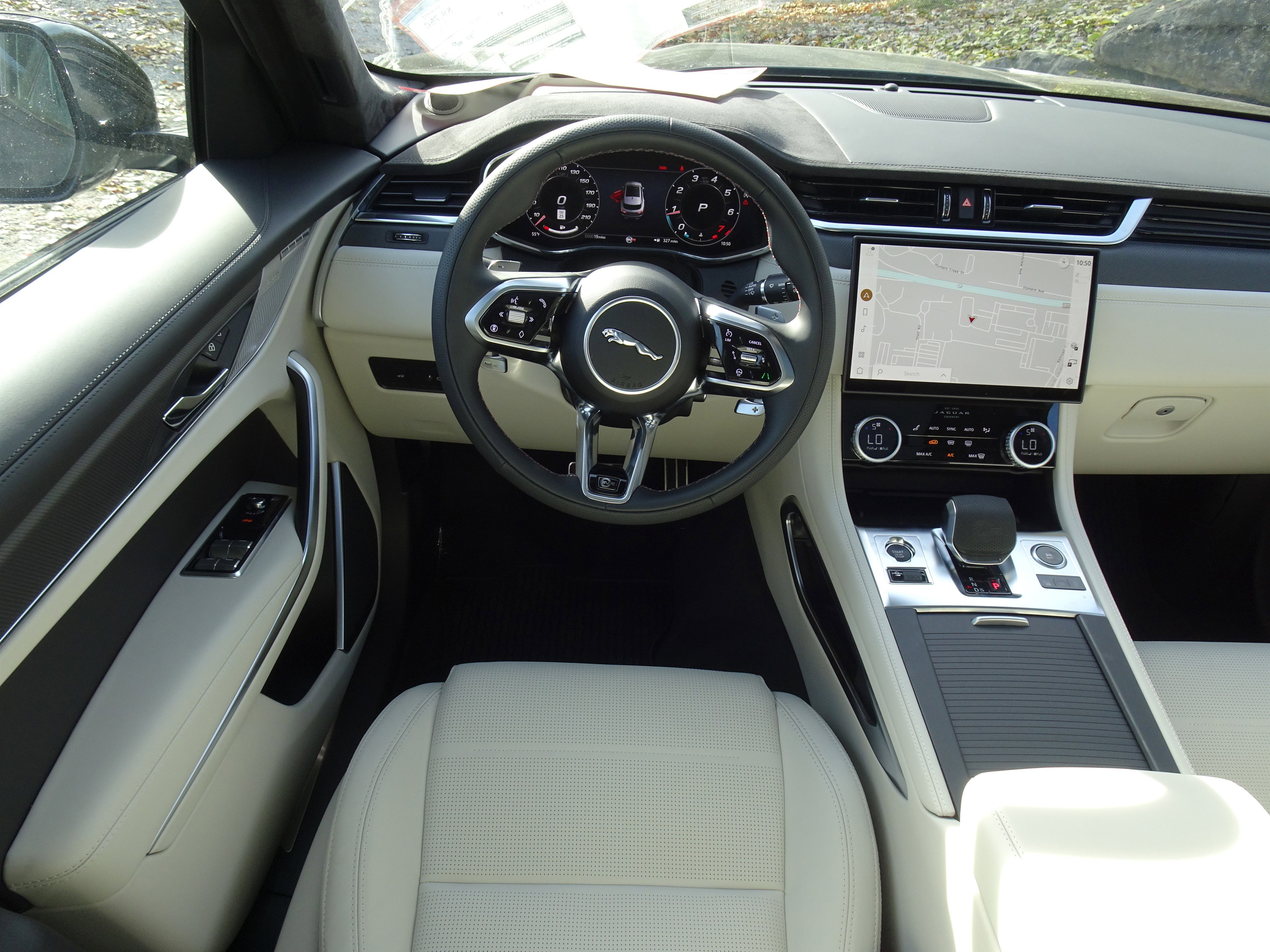 New 2026 Jaguar F-PACE SVR 575 Edition image 21