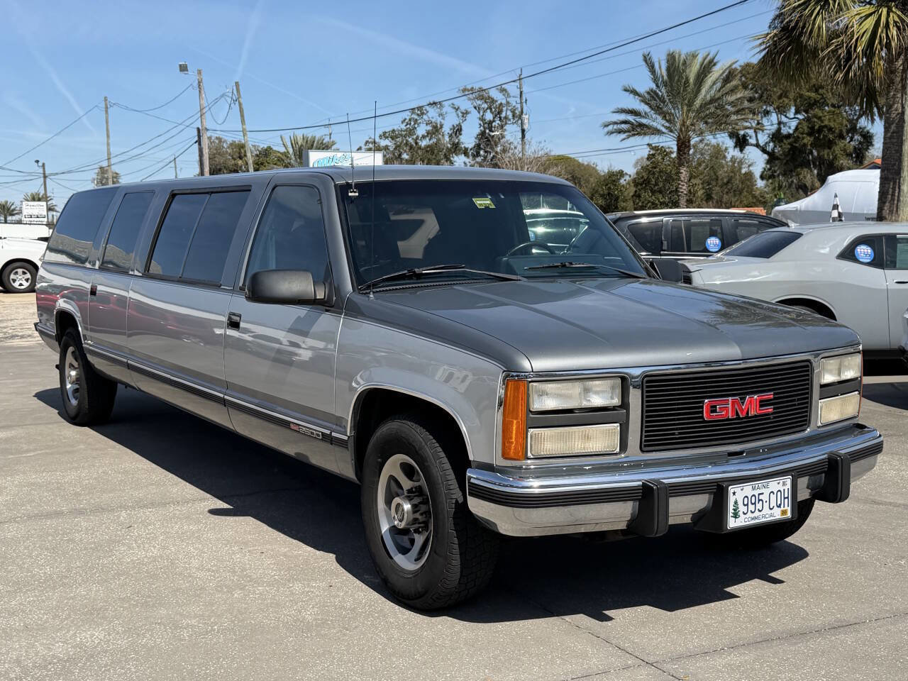 Used 1993 GMC Suburban 2500 image 2