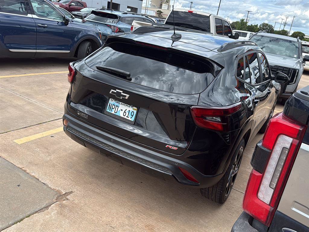 Used 2025 Chevrolet Trax RS w/ Sunroof Package FWD image 12