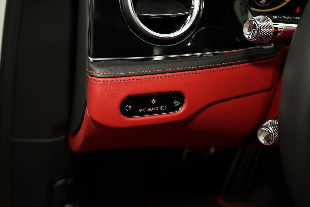 Used 2021 Bentley Flying Spur V8 image 34
