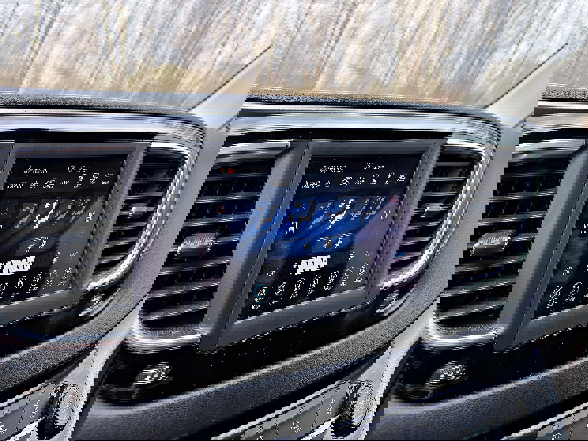 Used 2020 Chrysler Pacifica Touring-L image 16