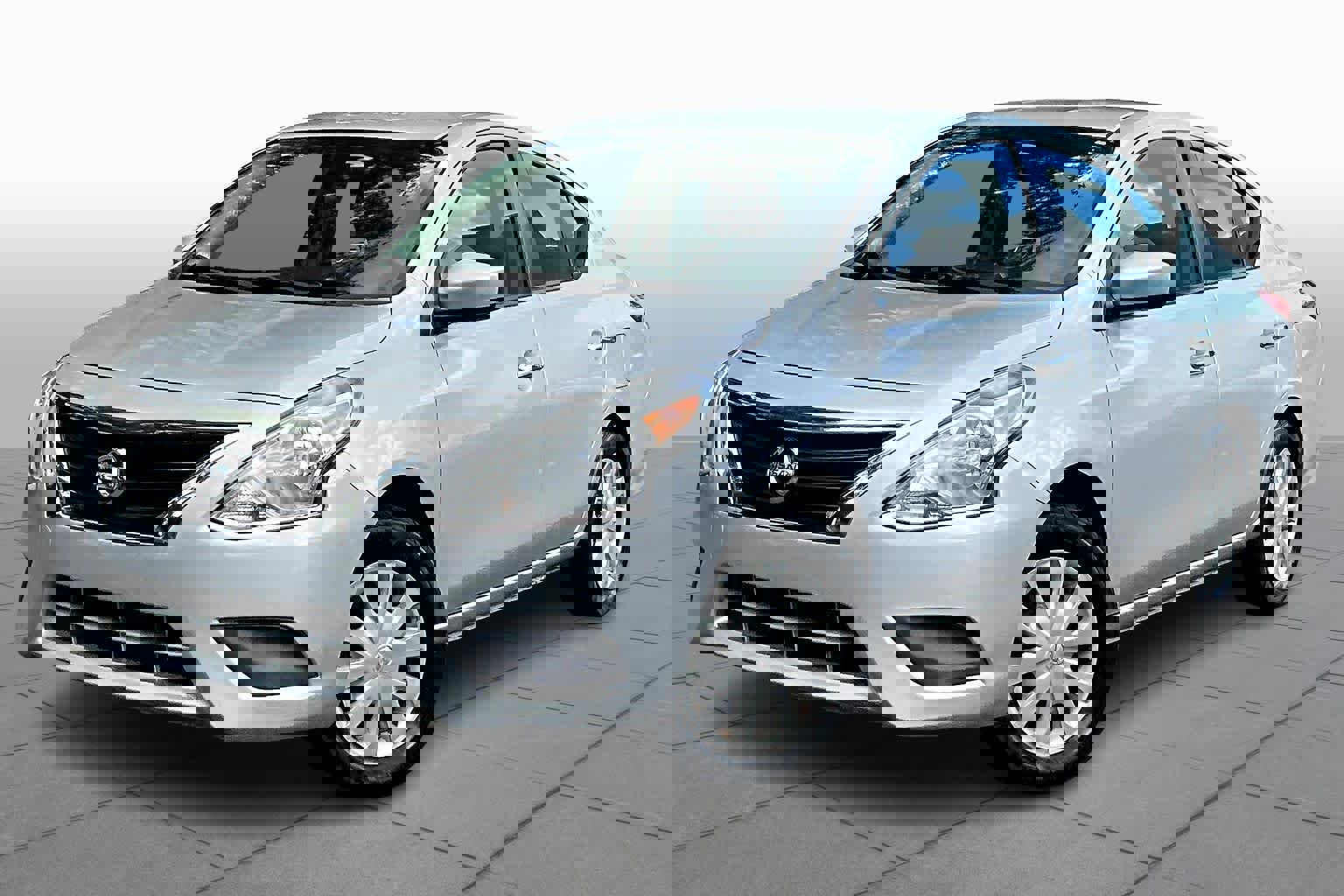 Used 2017 Nissan Versa SV image 1