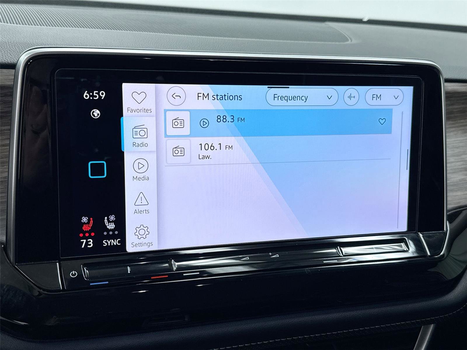 Used 2024 Volkswagen Atlas SEL Premium R-Line image 24