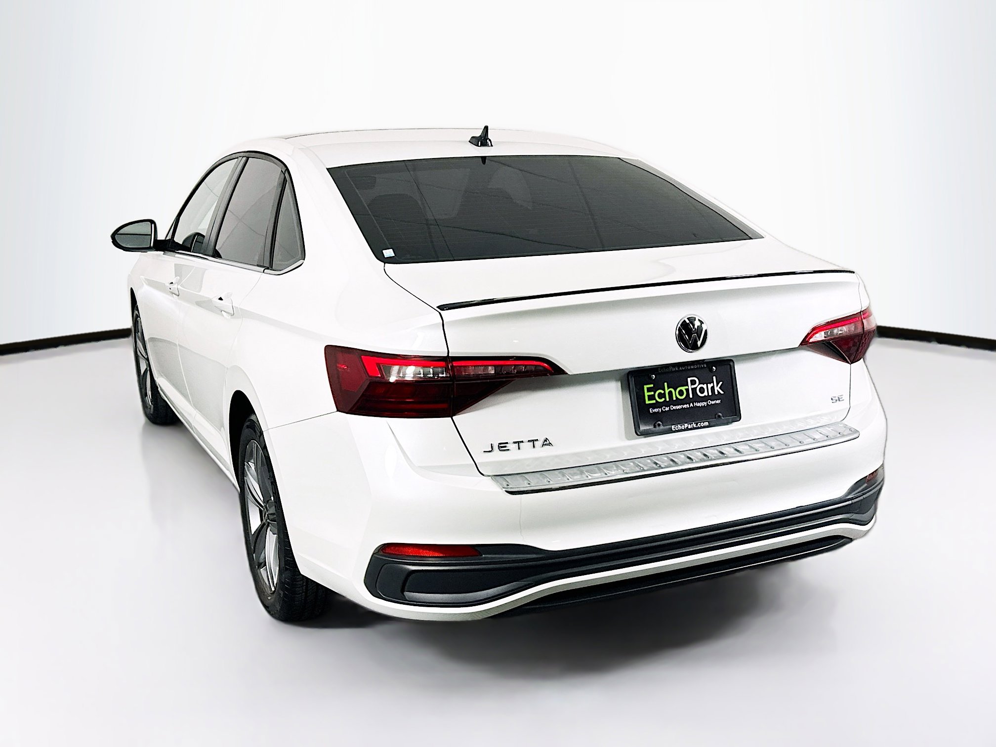 Used 2024 Volkswagen Jetta SE image 5