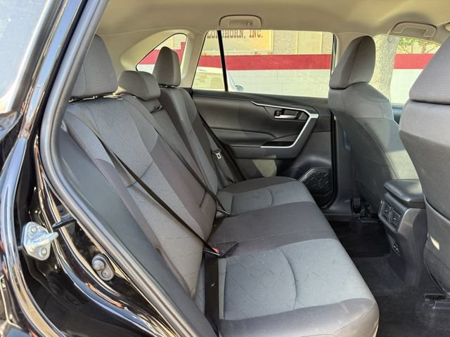 Used 2025 Toyota RAV4 XLE FWD image 30