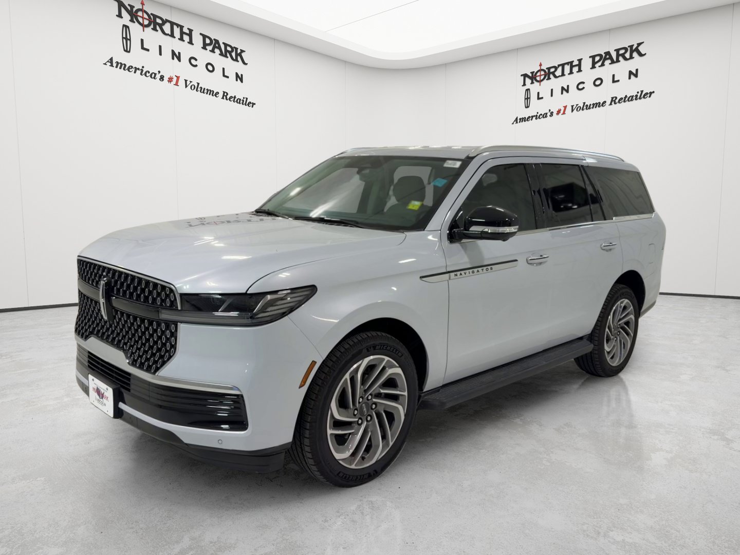 Used 2026 Lincoln Navigator Premiere AWD/4WD image 1