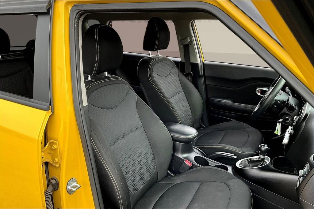 Used 2015 Kia Soul + FWD image 25