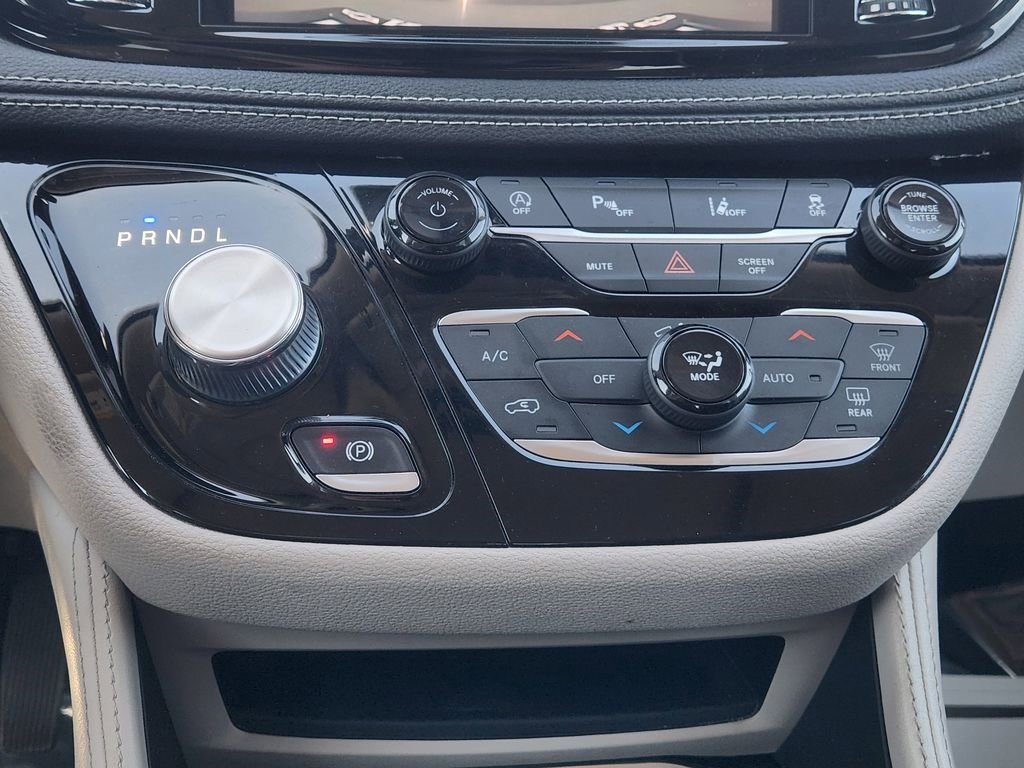Used 2023 Chrysler Pacifica Limited image 20