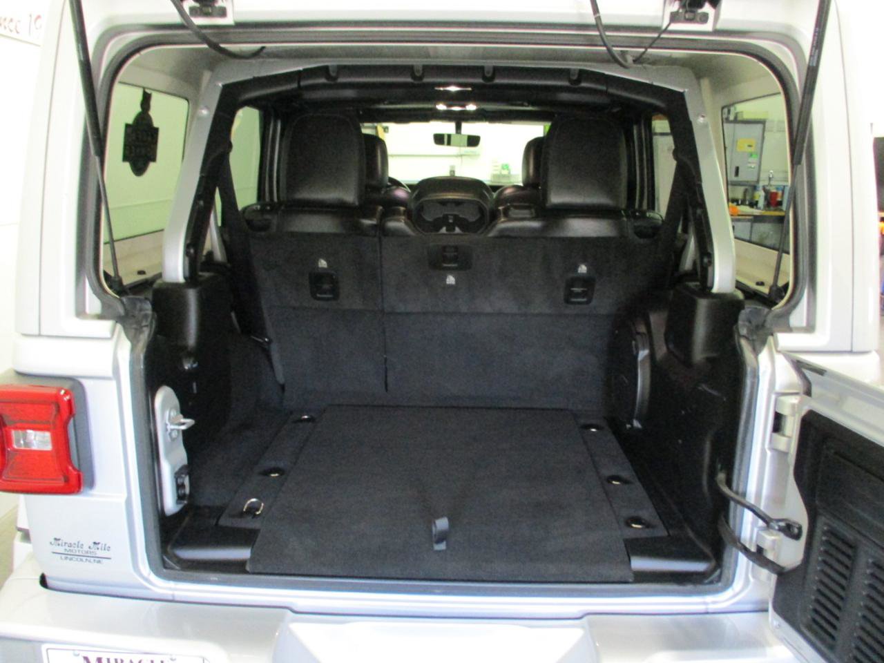 Used 2022 Jeep Wrangler Unlimited Sahara image 13