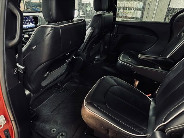 Used 2025 Chrysler Pacifica Limited image 23