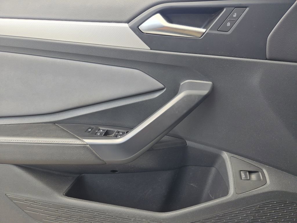 Used 2025 Volkswagen Jetta SE w/ Black Wheel Package image 24