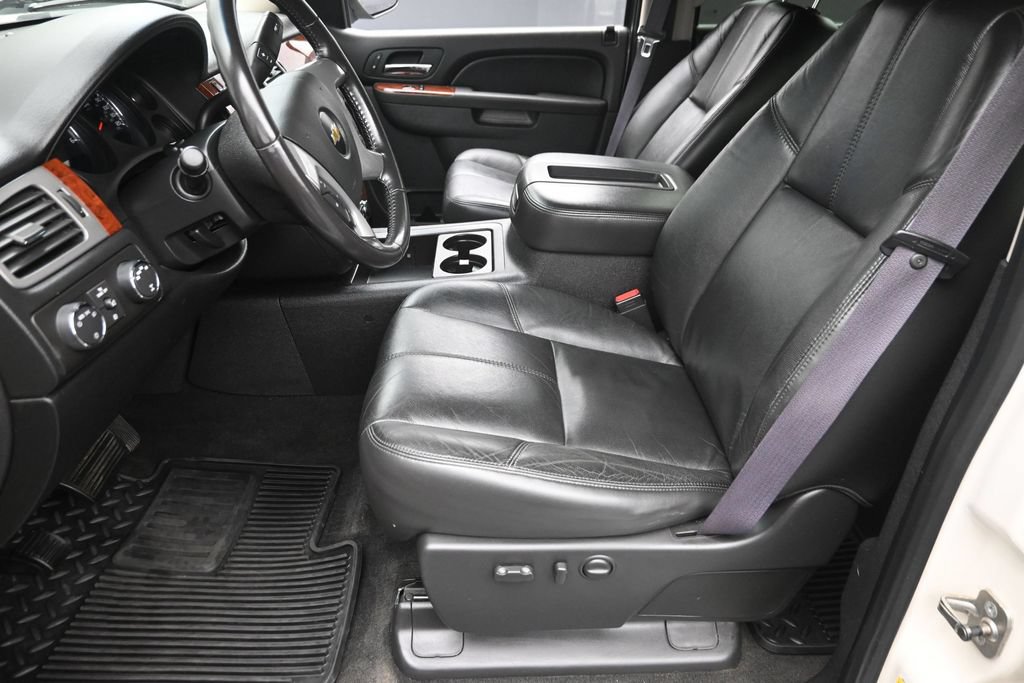 Used 2011 Chevrolet Silverado 1500 LTZ w/ LTZ White Diamond Edition AWD/4WD image 15