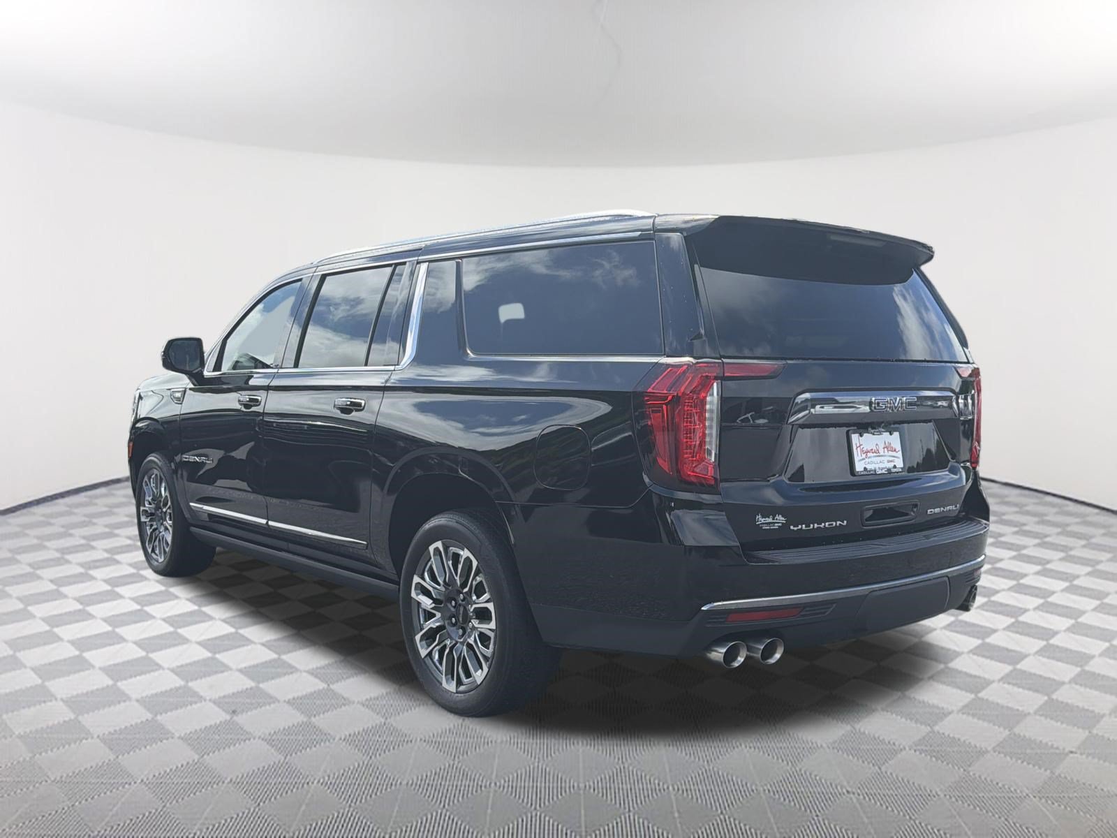 Certified 2023 GMC Yukon XL Denali Ultimate AWD/4WD image 3