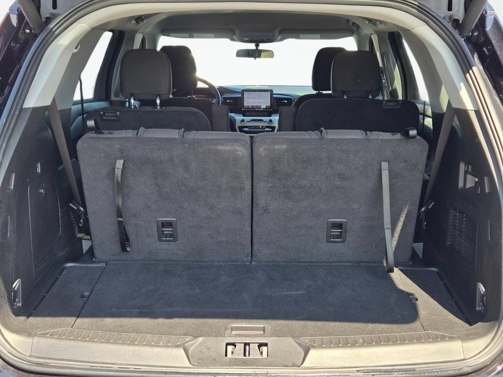Used 2024 Ford Explorer XLT RWD image 8