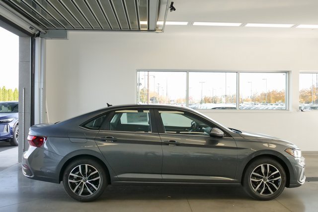 New 2026 Volkswagen Jetta SE image 7