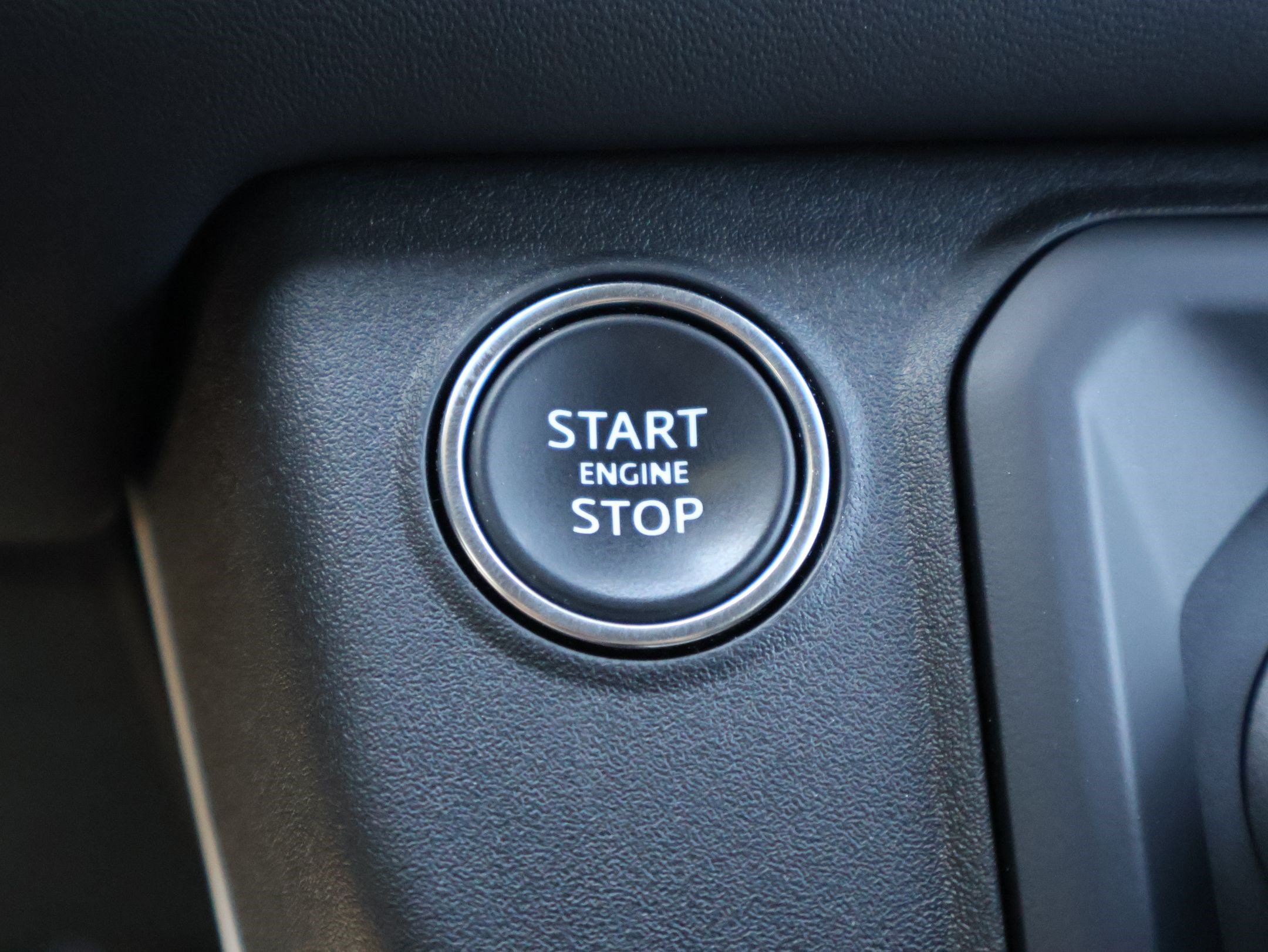 Certified 2025 Land Rover Defender 130 X-Dynamic SE AWD/4WD image 21