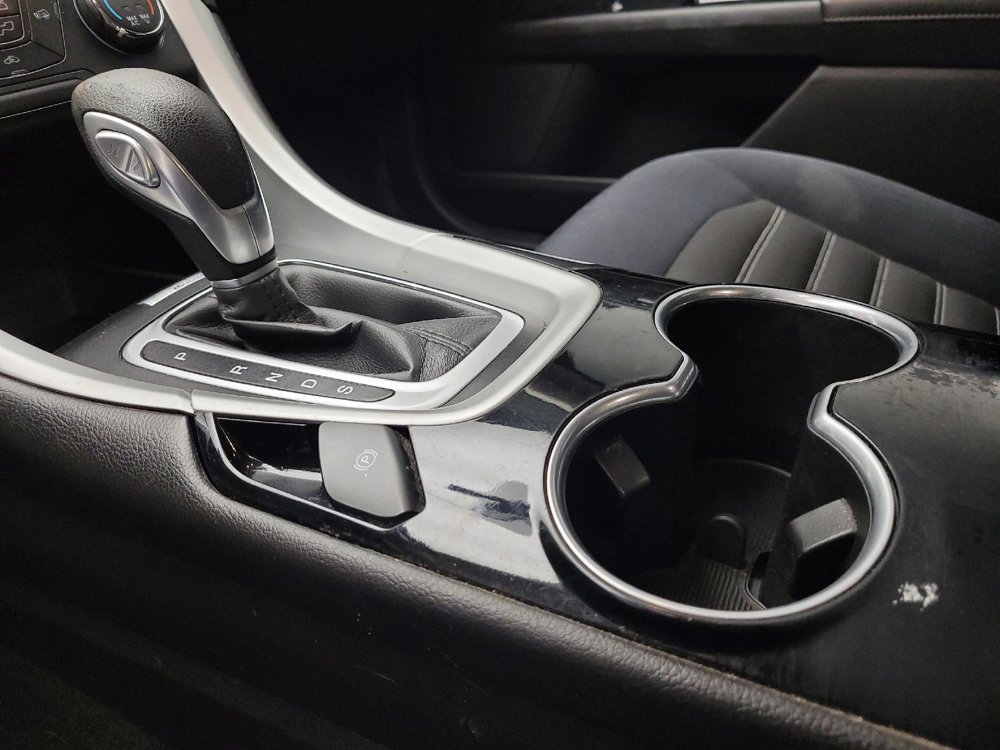 Used 2015 Ford Fusion SE FWD image 26