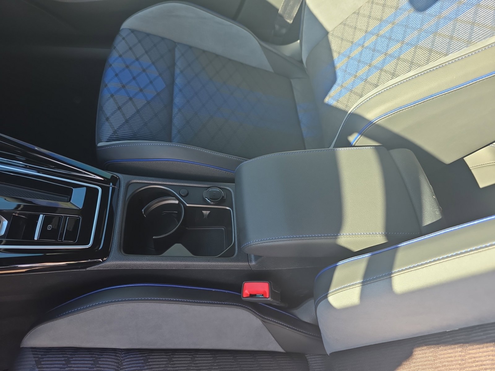 Certified 2025 Volkswagen Golf w/ Euro Style Package image 15