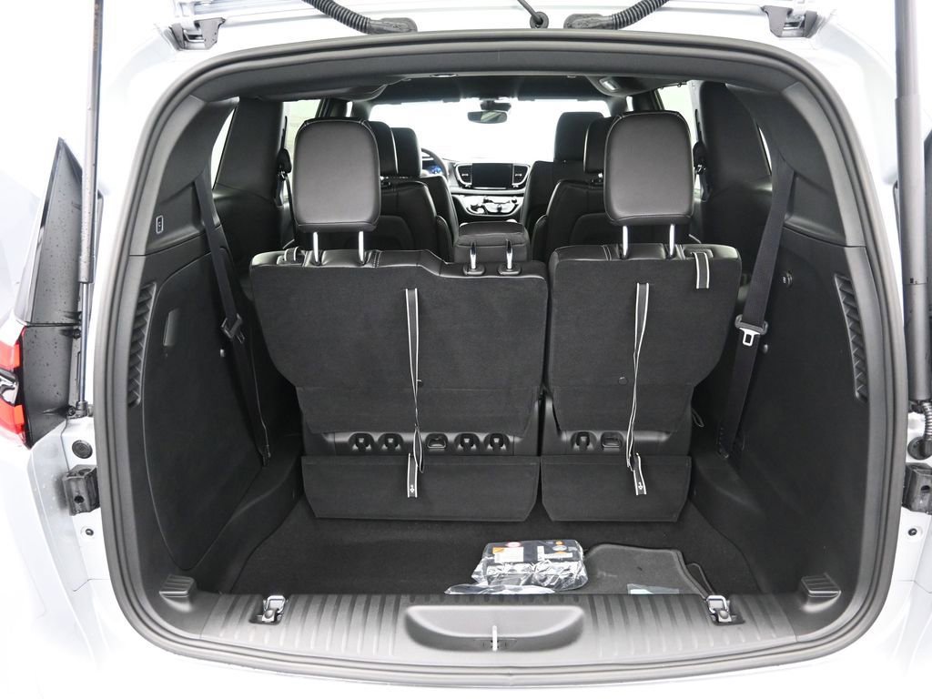 New 2026 Chrysler Pacifica Select FWD image 21