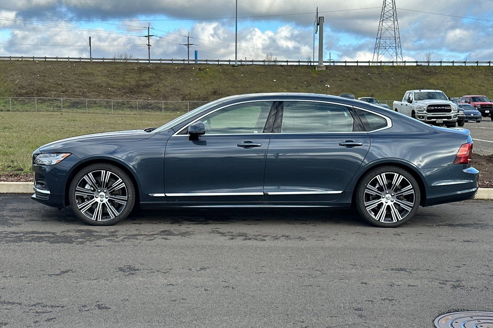 Used 2025 Volvo S90 B6 Plus w/ Protection Package Premier AWD/4WD image 6