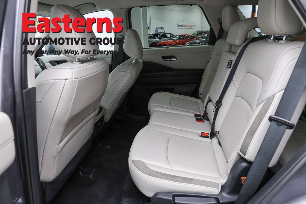 Used 2022 Nissan Pathfinder SL AWD/4WD image 21