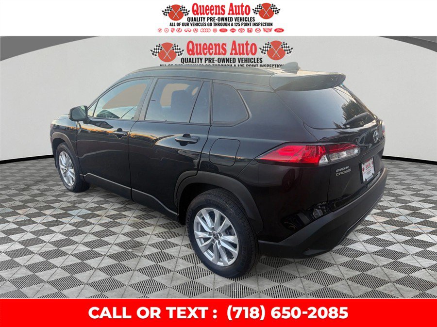 Used 2022 Toyota Corolla Cross LE AWD/4WD image 4