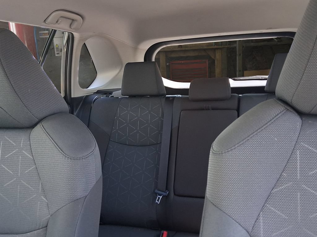 Used 2025 Toyota RAV4 XLE AWD/4WD image 12