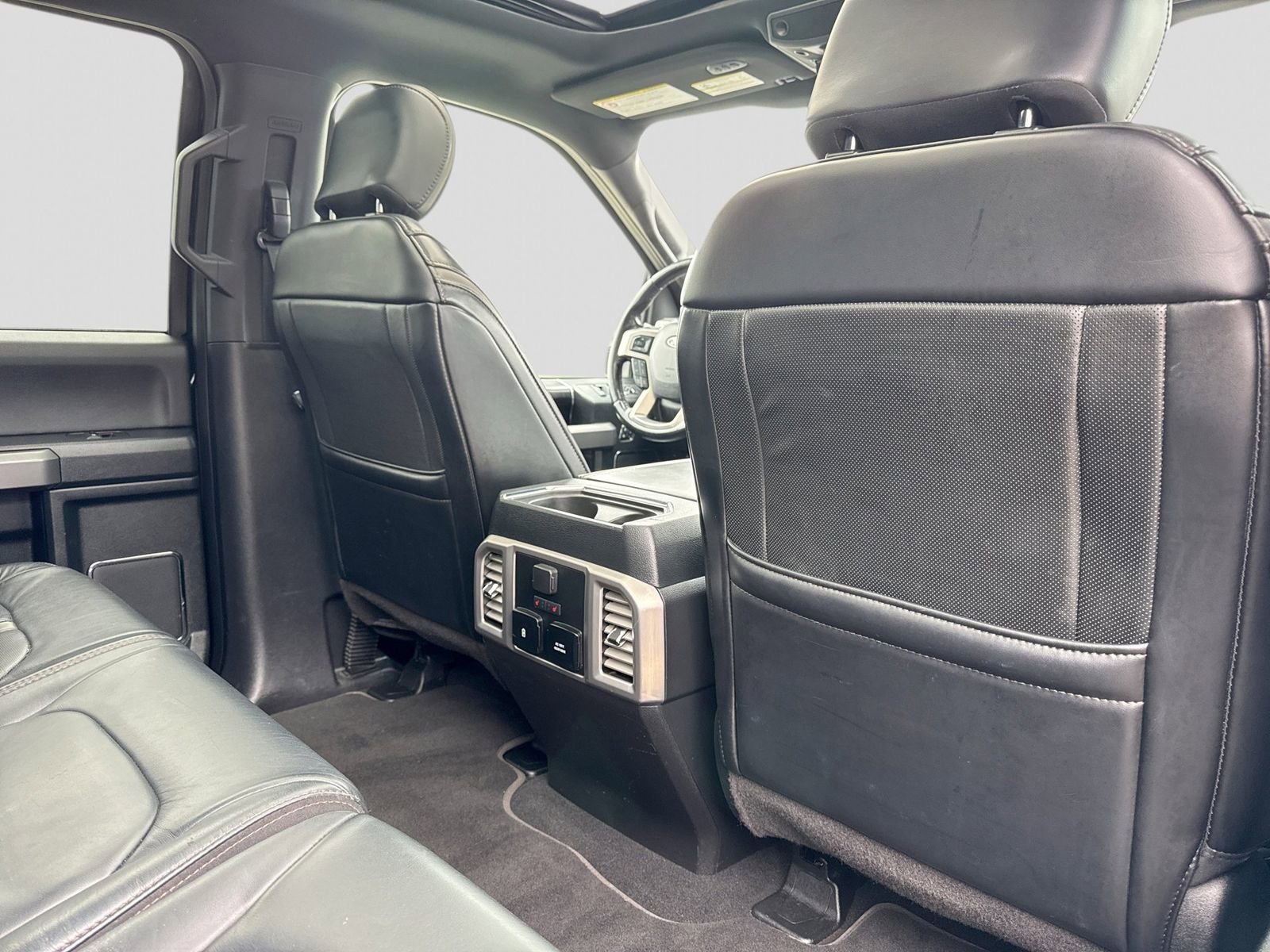 Certified 2019 Ford F450 Platinum w/ Platinum Ultimate Package AWD/4WD image 26