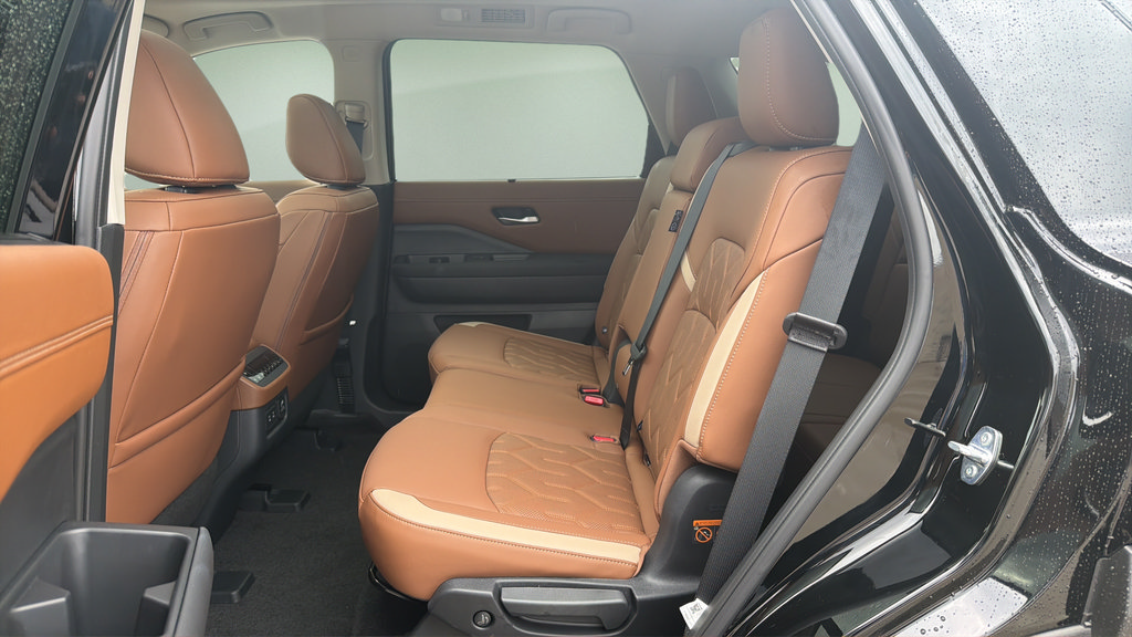 New 2026 Nissan Pathfinder Platinum w/ Cargo Package AWD/4WD image 22