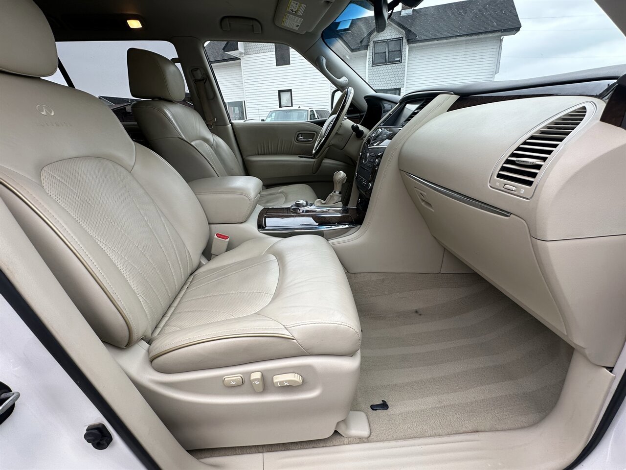 Used 2014 INFINITI QX80 4WD w/ Deluxe Touring Package image 18