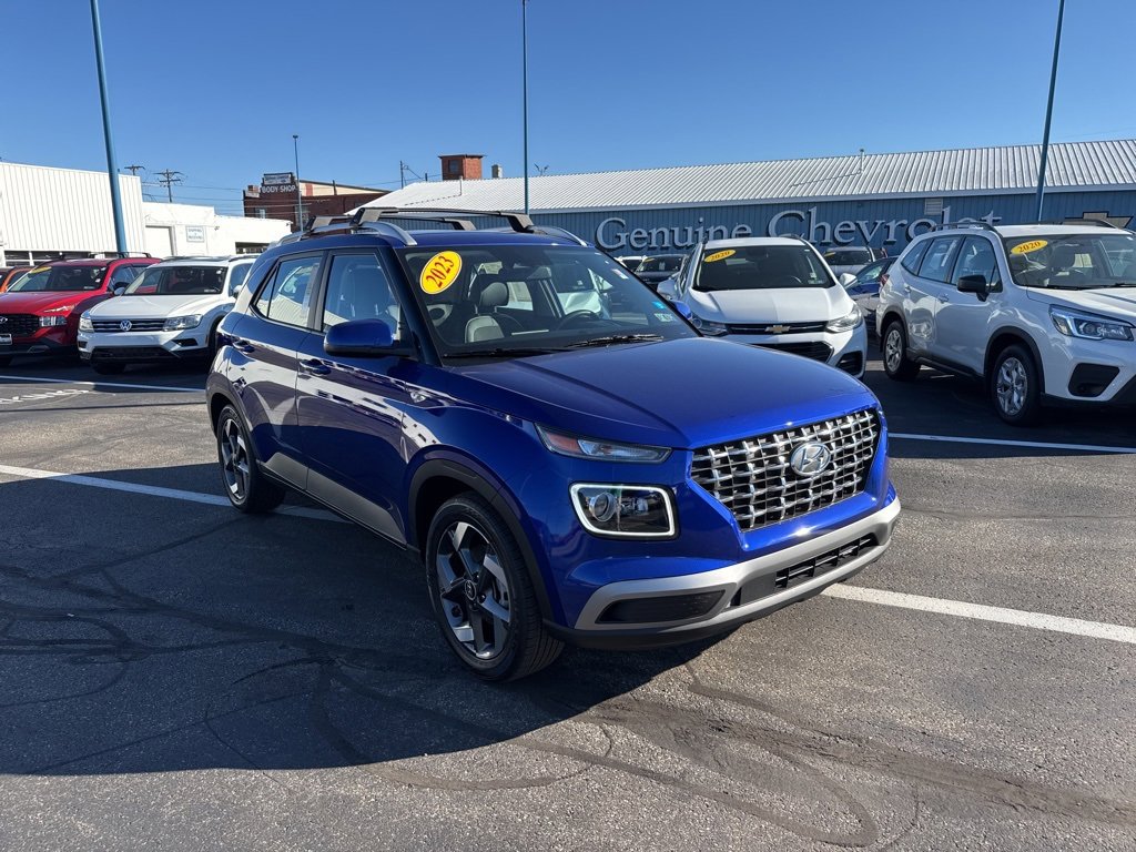 Used 2023 Hyundai Venue Limited video 1